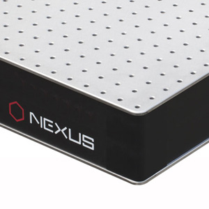 B7590N - Nexusブレッドボード、750 mm x 900 mm x 110 mm、M6 x 1.0取付け穴封止タイプ(ミリ規格)　
