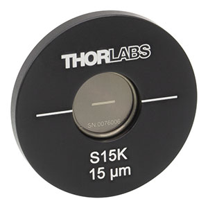 S15K - Ø25.4 mm(Ø1インチ)マウント付き光学スリット、スリット幅15 ± 1.5 µm、スリット長3 mm