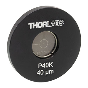 P40K - Ø25.4 mm(Ø1インチ)マウント付きピンホール、ピンホール径40 ± 3 µm、ステンレススチール製