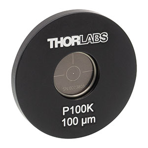 P100K - Ø25.4 mm(Ø1インチ)マウント付きピンホール、ピンホール径100 ± 4 µm、ステンレススチール製